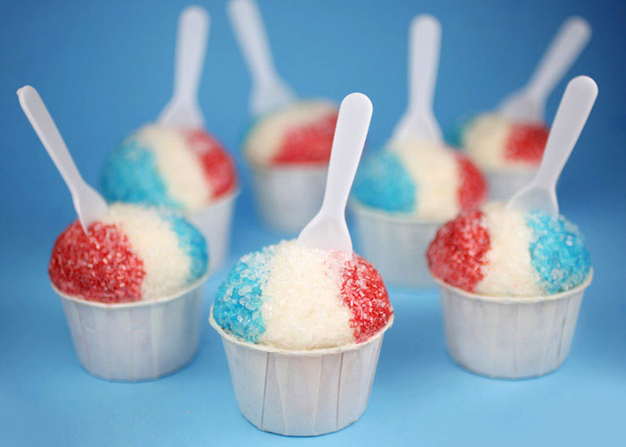 We've found 15 of the Best 4th of July Cupcakes and they are red, white and blue and delicious! They'd be perfect for your Fourth of July party or summer family BBQ! These 15 yummy Patriotic Cupcakes will be a delicious 4th of July treat. Pin these easy to make Independence Day desserts for later and follow us for more 4th of July Food Ideas. 