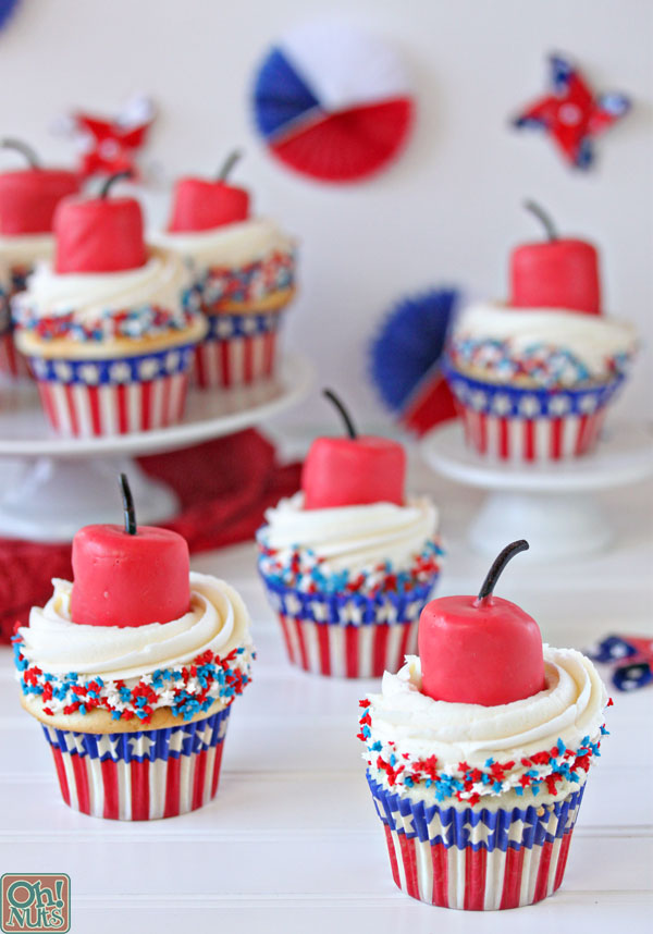 We've found 15 of the Best 4th of July Cupcakes and they are red, white and blue and delicious! They'd be perfect for your Fourth of July party or summer family BBQ! These 15 yummy Patriotic Cupcakes will be a delicious 4th of July treat. Pin these easy to make Independence Day desserts for later and follow us for more 4th of July Food Ideas. 