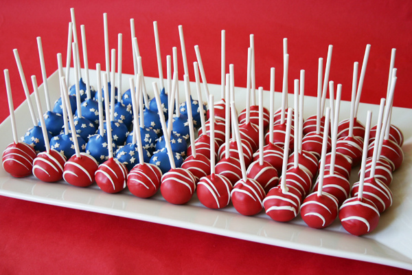 We've found 15 of the Best American Flag Desserts inspired by Old Glory. These red, white and blue desserts will wow your guests at your Fourth of July party or summer family BBQ! These 15 yummy Patriotic Desserts are delicious 4th of July treats. Pin these easy to make Independence Day desserts for later and follow us for more 4th of July Food Ideas. 