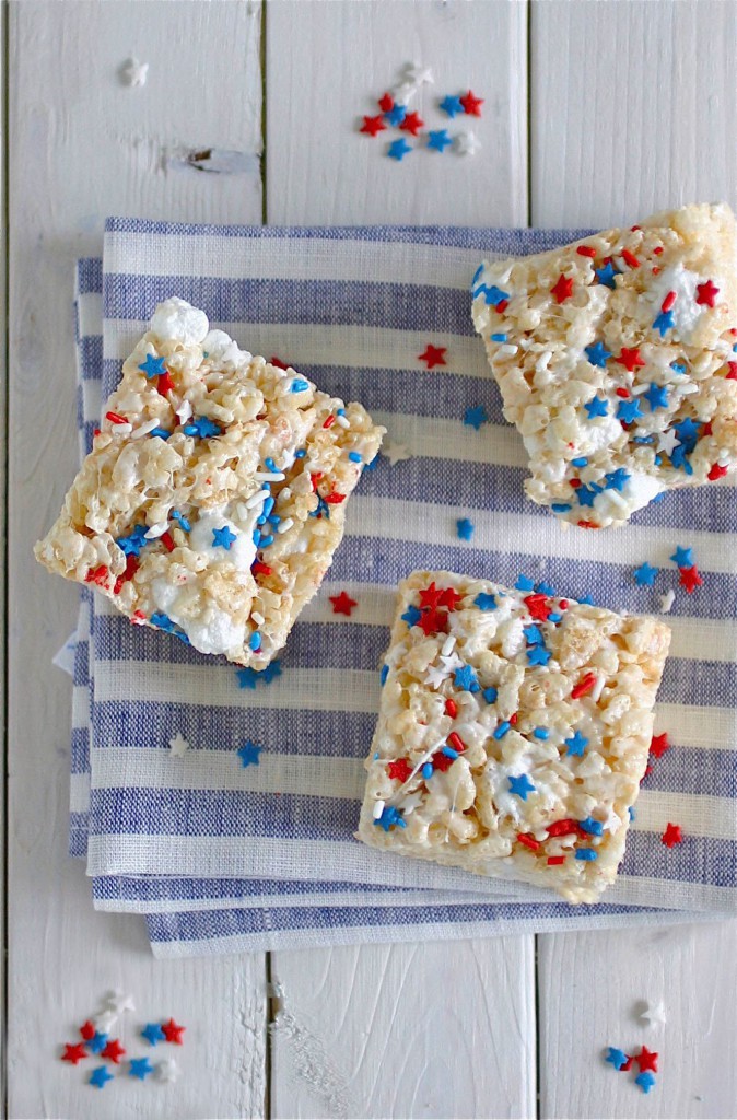 We've found 15 of the Best 4th of July Rice Krispie Treats.  Your friends and family at your Fourth of July party or summer family BBQ will love these Red White and Blue treats! These 15 yummy Patriotic Desserts are all amazing and gorgeous 4th of July treats.  Pin these easy to make Independence Day Rice Krispie Treats for later and follow us for more 4th of July Food Ideas. 