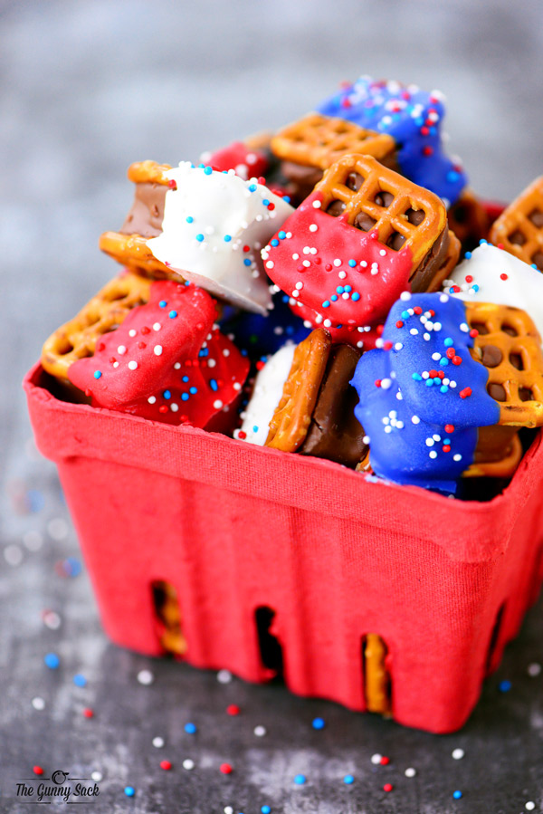 We've found 15 of the Best 4th of July Pretzels and they are sweet, salty, delicious and red, white and blue! They'd be perfect 4th of July dessert for your Fourth of July party or summer family BBQ! These 15 yummy Patriotic Pretzel Snacks will be a delicious 4th of July treat.  Pin these easy to make Independence Day desserts for later and follow us for more 4th of July Food Ideas. 