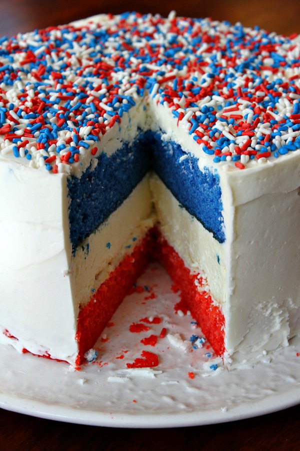 We've found 15 of the Best 4th of July Cakes. Pretty, yummy and Red White and Blue, these fun and easy Cake Recipes are perfect for your Fourth of July party or Memorial Day barbecue. These 15 Patriotic Cakes are some of the best 4th of July desserts that we could find. Pin these easy to make Independence Day Treats for later and follow us for more 4th of July Food Ideas. 