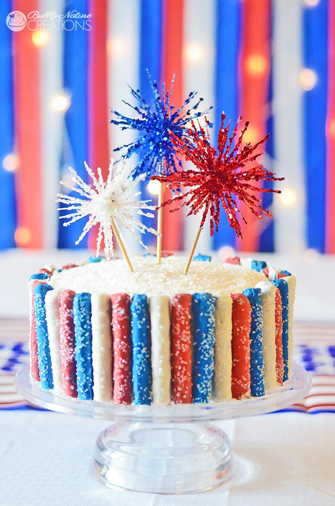 We've found 15 of the Best 4th of July Cakes. Pretty, yummy and Red White and Blue, these fun and easy Cake Recipes are perfect for your Fourth of July party or Memorial Day barbecue. These 15 Patriotic Cakes are some of the best 4th of July desserts that we could find. Pin these easy to make Independence Day Treats for later and follow us for more 4th of July Food Ideas. 