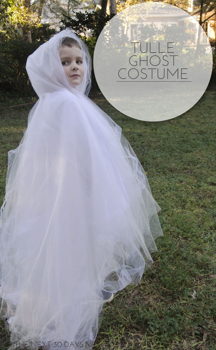 We've found 15 of the Best DIY Halloween Costumes for Kids that would be easy for you to make and your kids will look great Trick or Treating in them on Halloween. You are going to have a hard time deciding which of these Homemade Halloween Costumes to make. Pin these easy to make Kid's Halloween Costume Ideas for later and follow us for more Halloween Costume Ideas. 