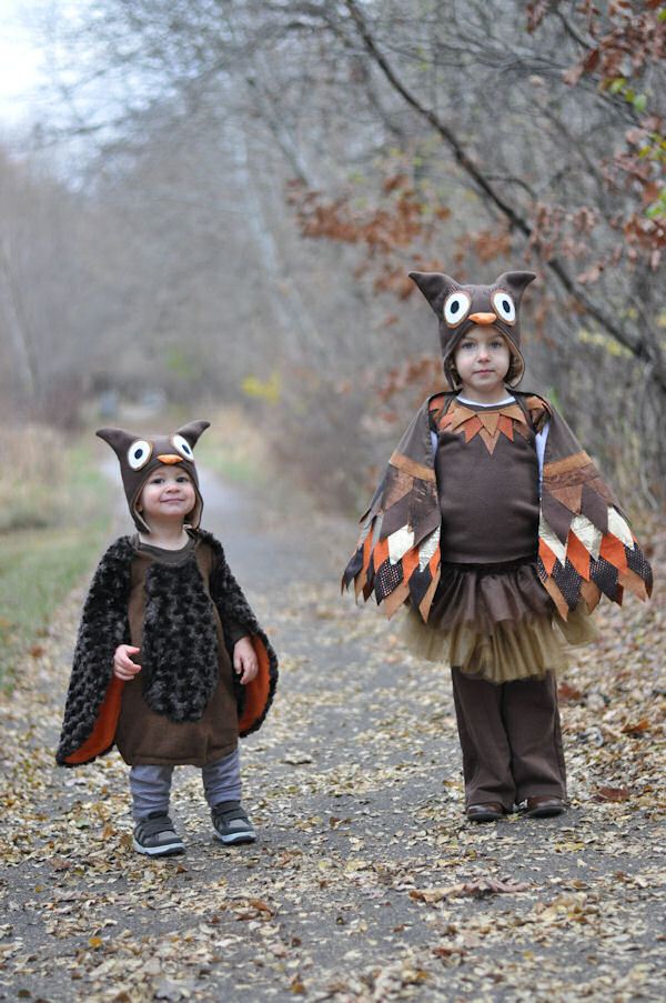 We've found 15 of the Best DIY Halloween Costumes for Kids that would be easy for you to make and your kids will look great Trick or Treating in them on Halloween. You are going to have a hard time deciding which of these Homemade Halloween Costumes to make. Pin these easy to make Kid's Halloween Costume Ideas for later and follow us for more Halloween Costume Ideas. 